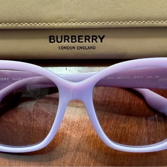 Burberry ? Daisy Grey Sunglasses Gradient Butterfly